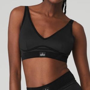 Alo airlift line up bra black